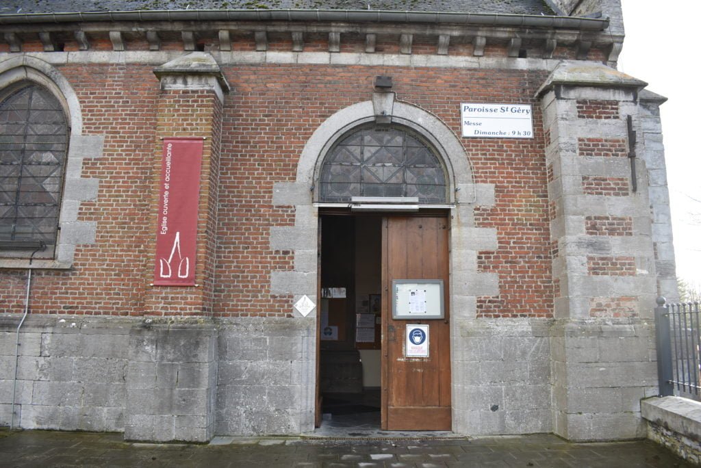 entrée de l'église Saint-Géry à Marche-lez-Ecaussines
