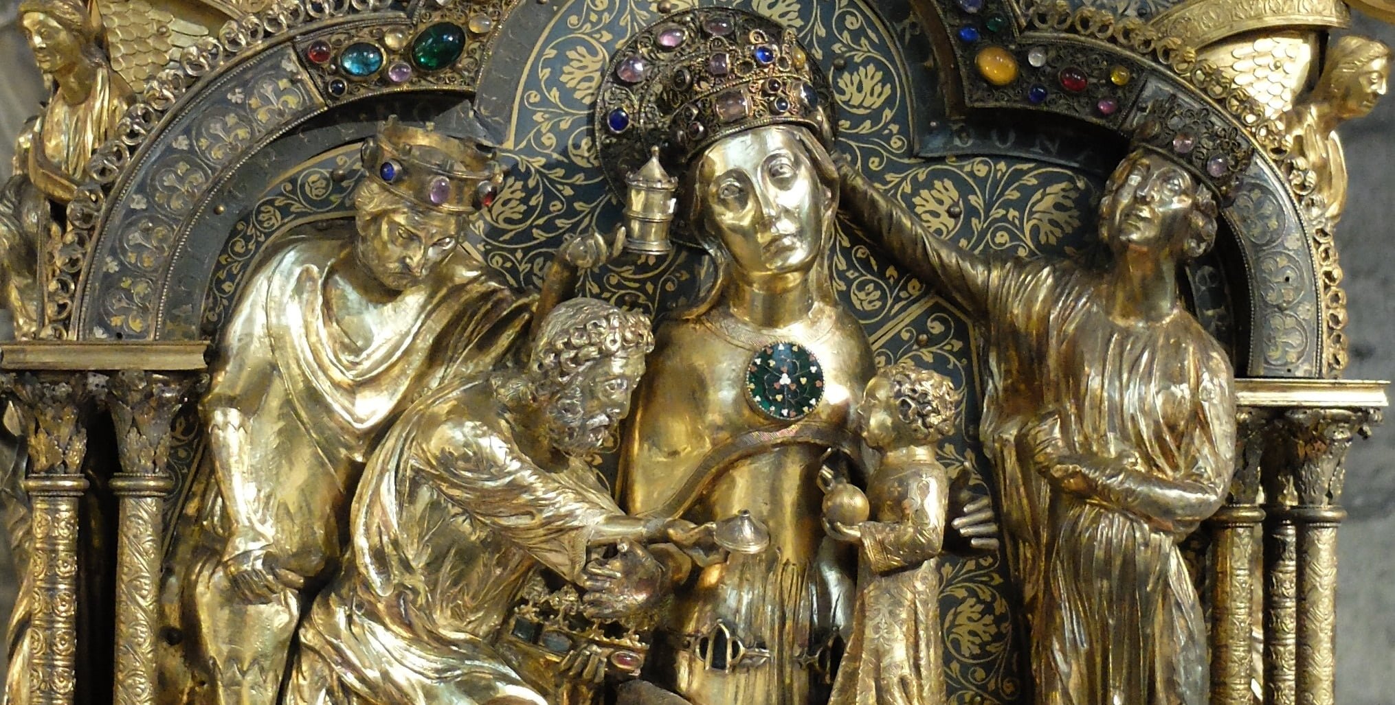 Châsse de Notre-Dame, pignon de l’Adoration des Rois mages. Nicolas de Verdun, vers 1205. Tournai, trésor de la cathédrale. Photo H. Cambier.