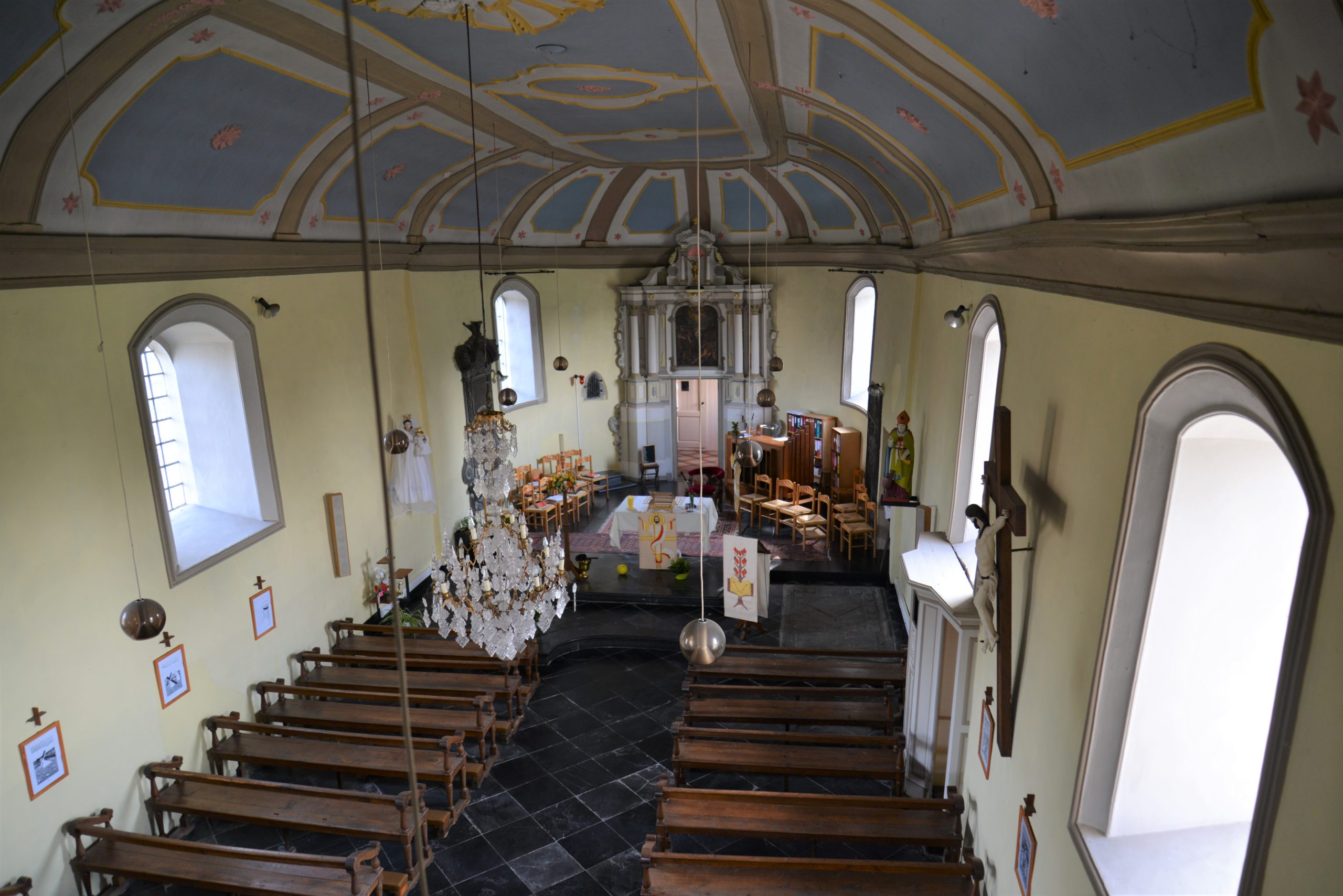 Vue de l'intérieur de l'église de Baillonville