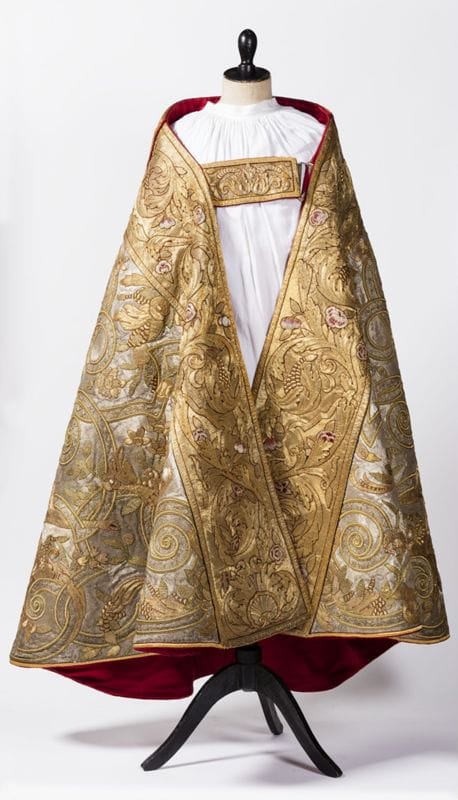 Atelier Dormal-Ponce, Chape de l'Ornement Cotrel,soie, fil d'or et d'argent, 1730-1734, Tournai, cathédrale Notre-Dame, inv. IRPA10061827 (CC-BY KIK-IRPA, Bruxelles, X145471,httpsbalat.kikirpa.be)